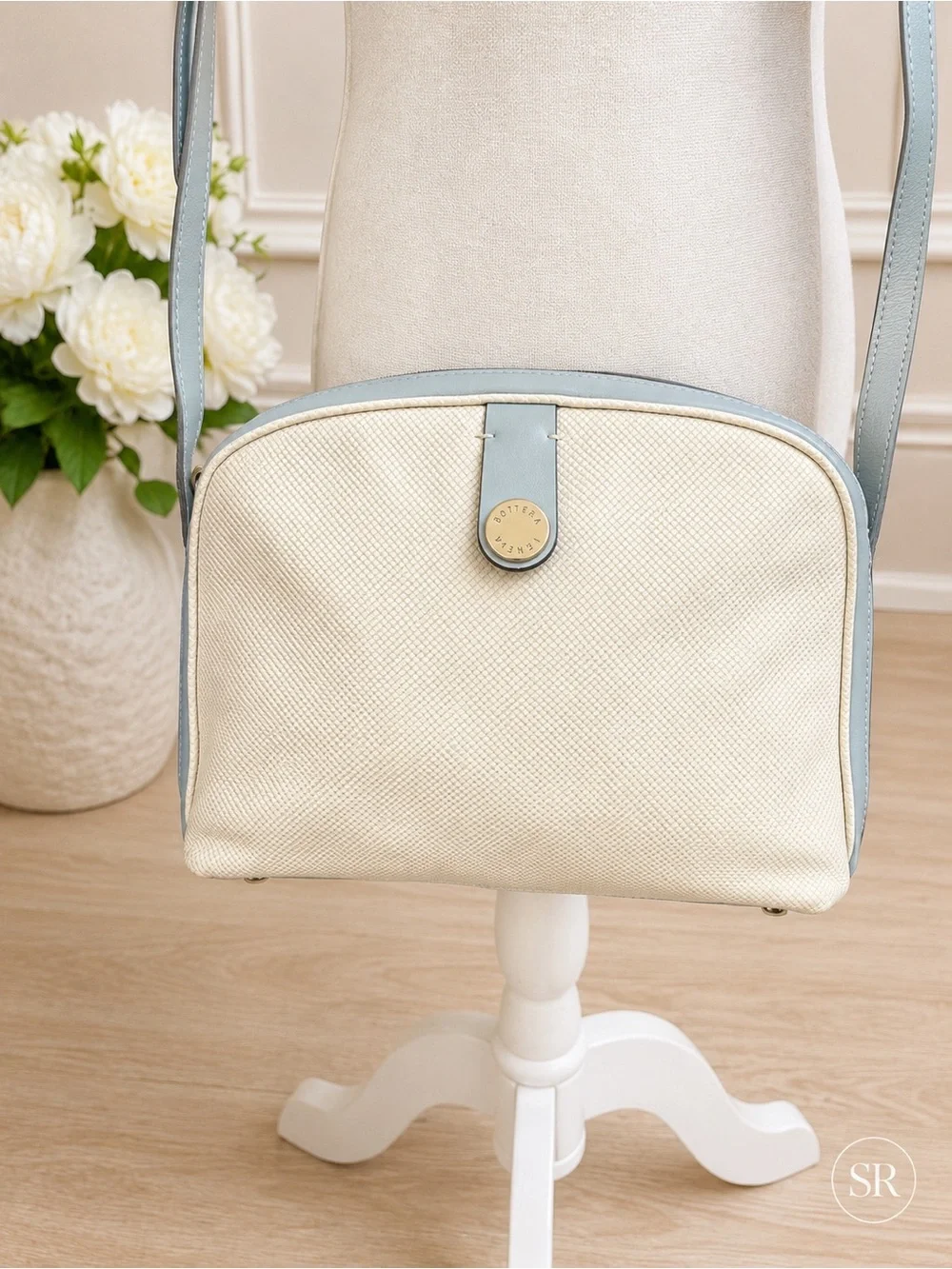 Vintage Bottega Veneta Marco Polo Leather Crossbody Bag White Blue Italy